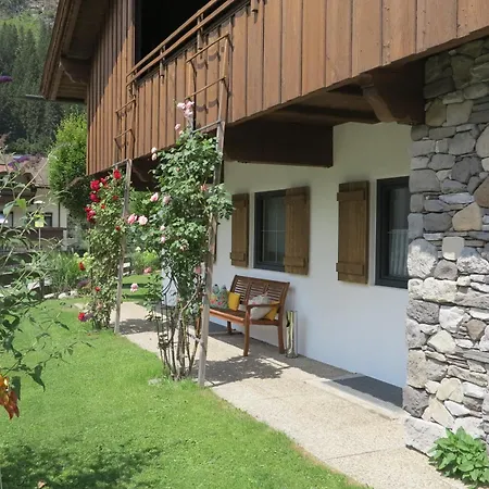 Semesterbostad Gartenhaus Zur Kroellin Mayrhofen